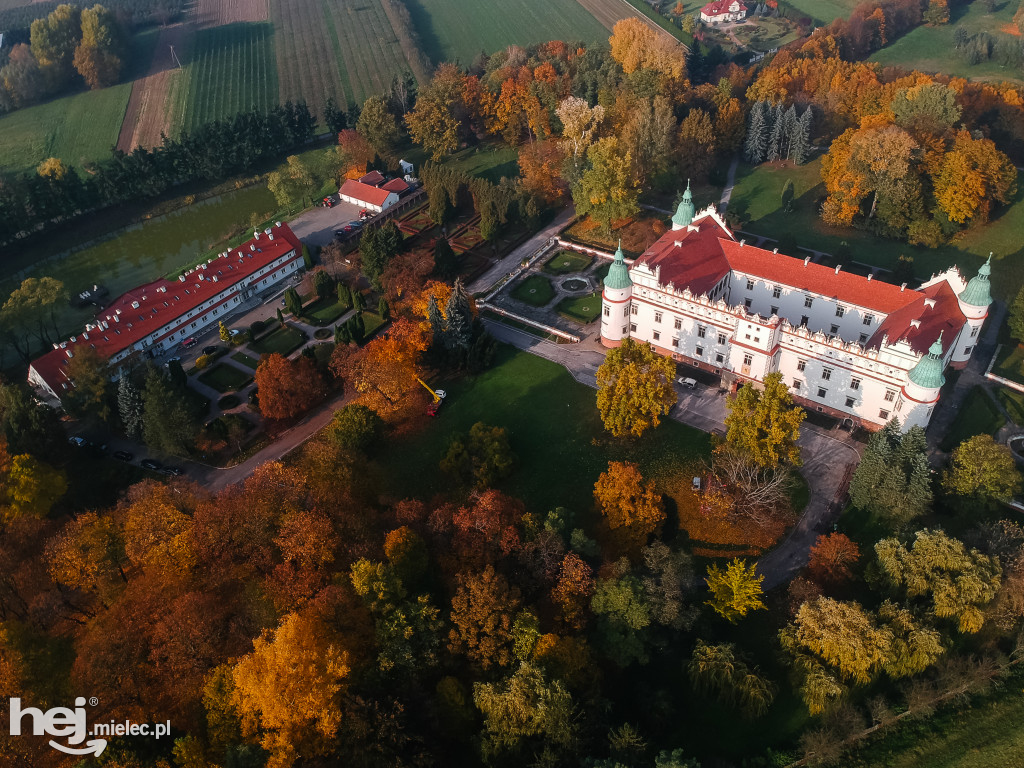 Złota polska jesień na Zamku w Baranowie Sandomierskim