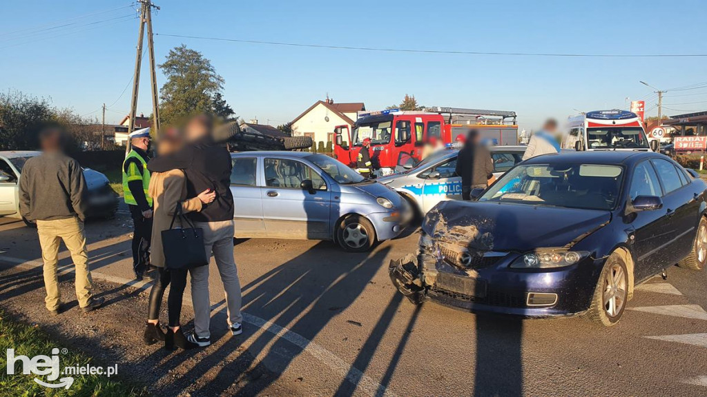 Cztery osobówki rozbite w Woli Mieleckiej
