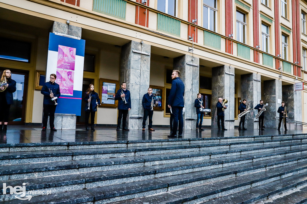 W centrum Mielca zabrzmiał hymn