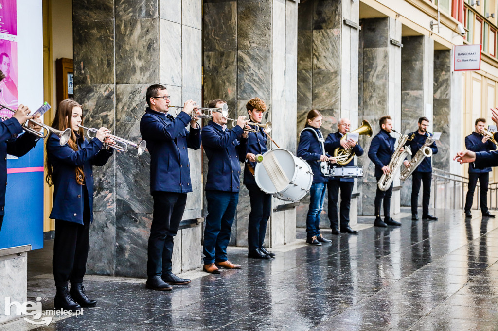W centrum Mielca zabrzmiał hymn