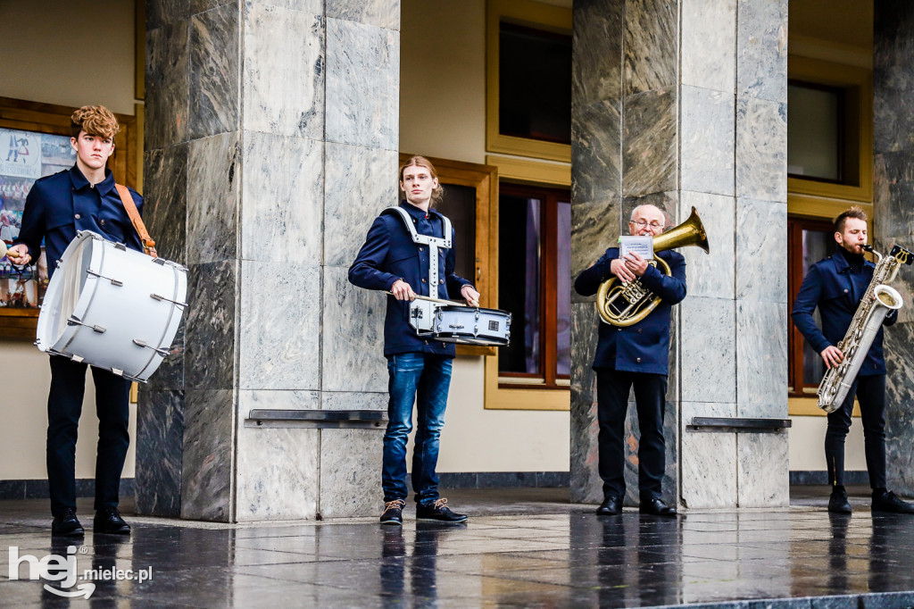 W centrum Mielca zabrzmiał hymn