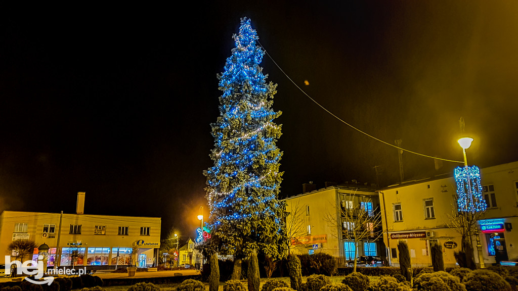 Rynek w Radomyślu gotowy na Boże Narodzenie