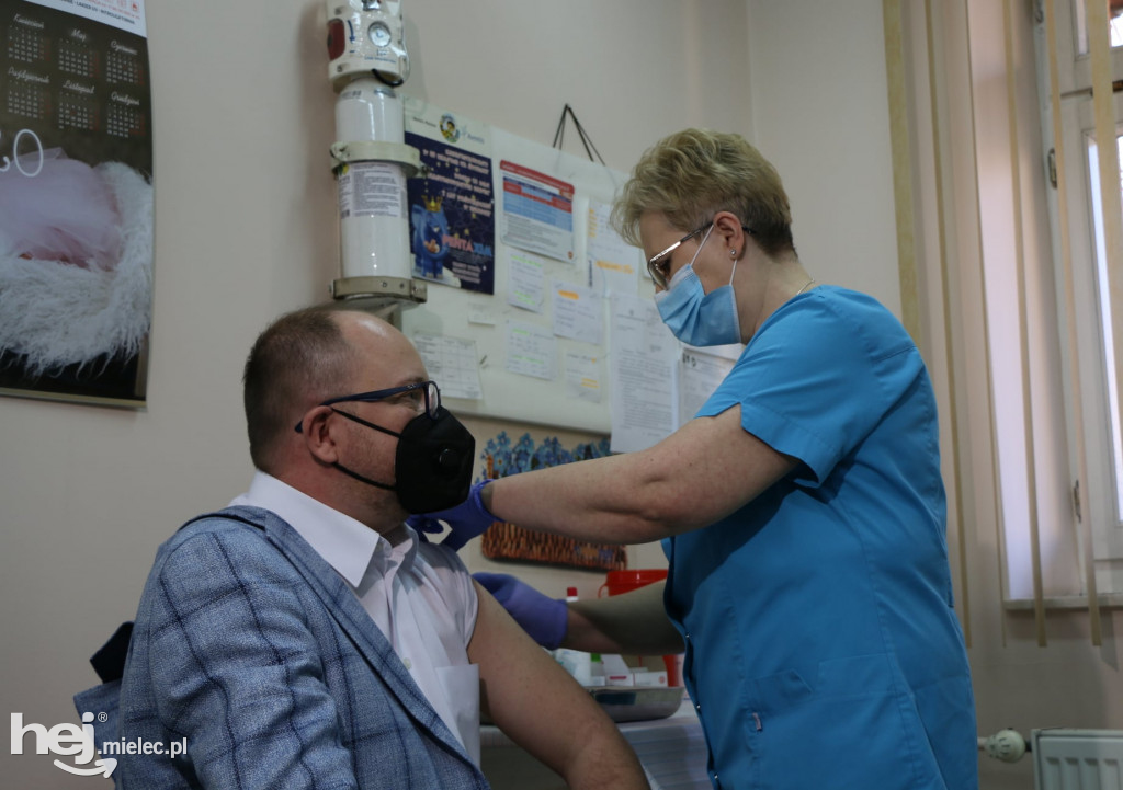 Na Podkarpaciu ruszyły szczepienia przeciwko COVID-19