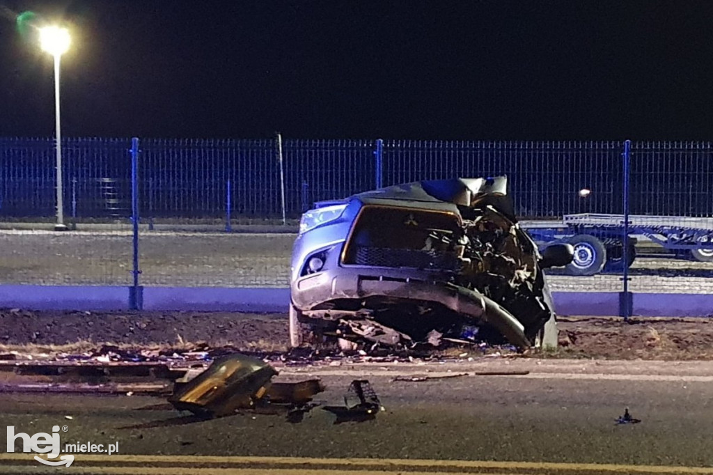 Wypadek na ul. Dębickiej: audi i mitsubishi