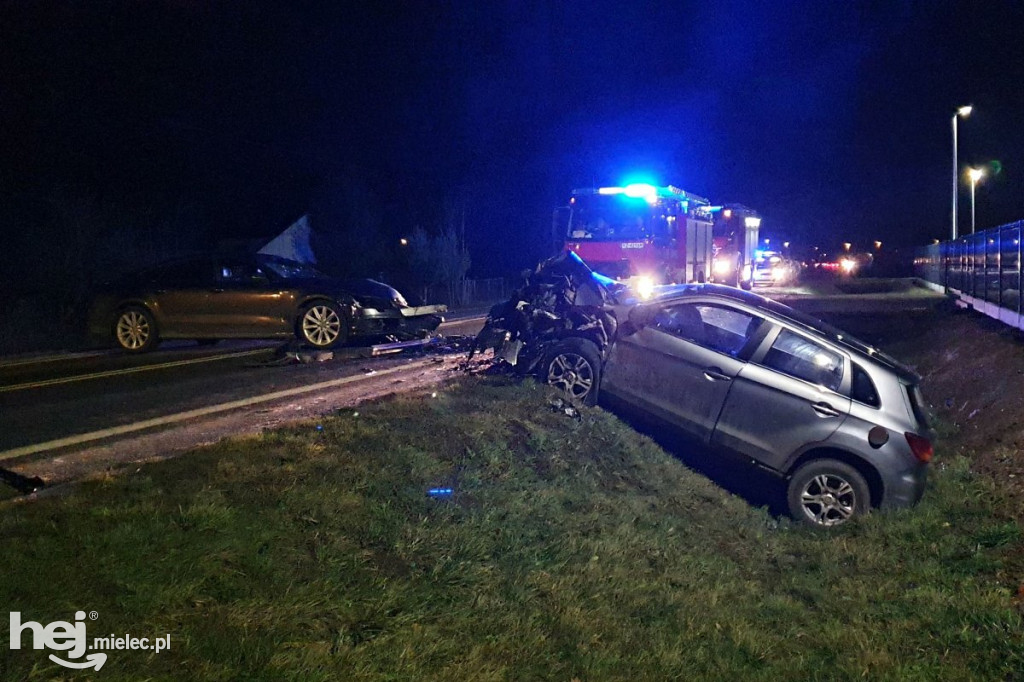 Wypadek na ul. Dębickiej: audi i mitsubishi