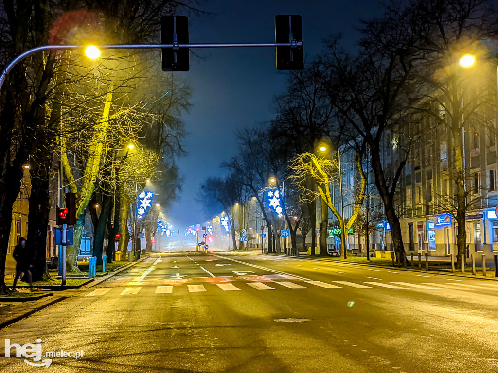 Mielec powitał 2021 rok sztucznymi ogniami