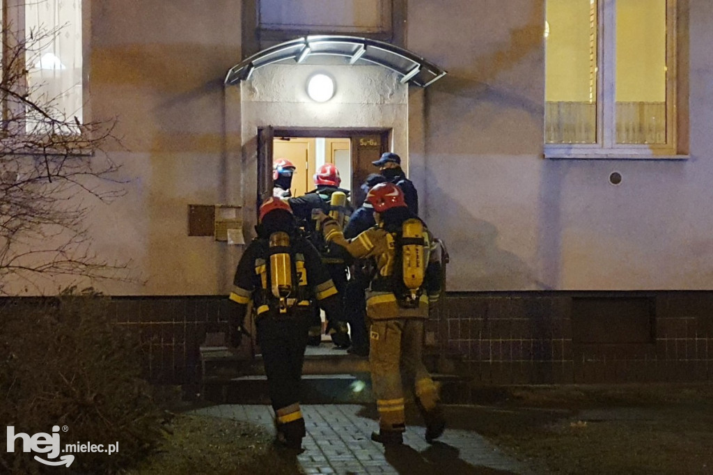 Interwencja straży pożarnej w bloku przy ul. Fredry