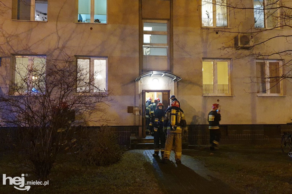 Interwencja straży pożarnej w bloku przy ul. Fredry