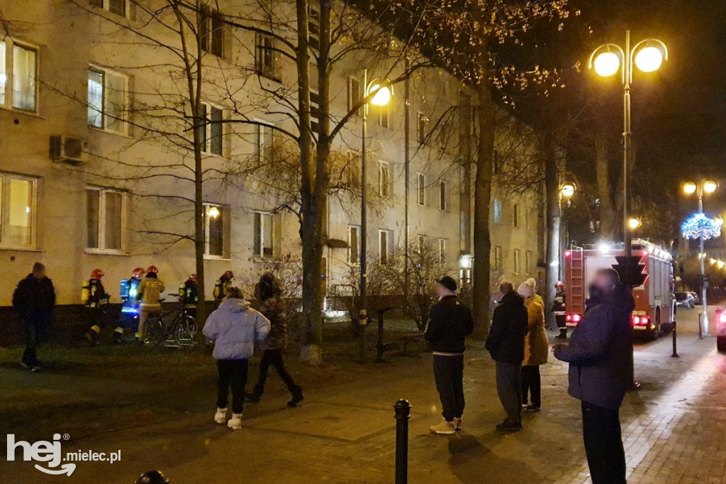 Interwencja straży pożarnej w bloku przy ul. Fredry