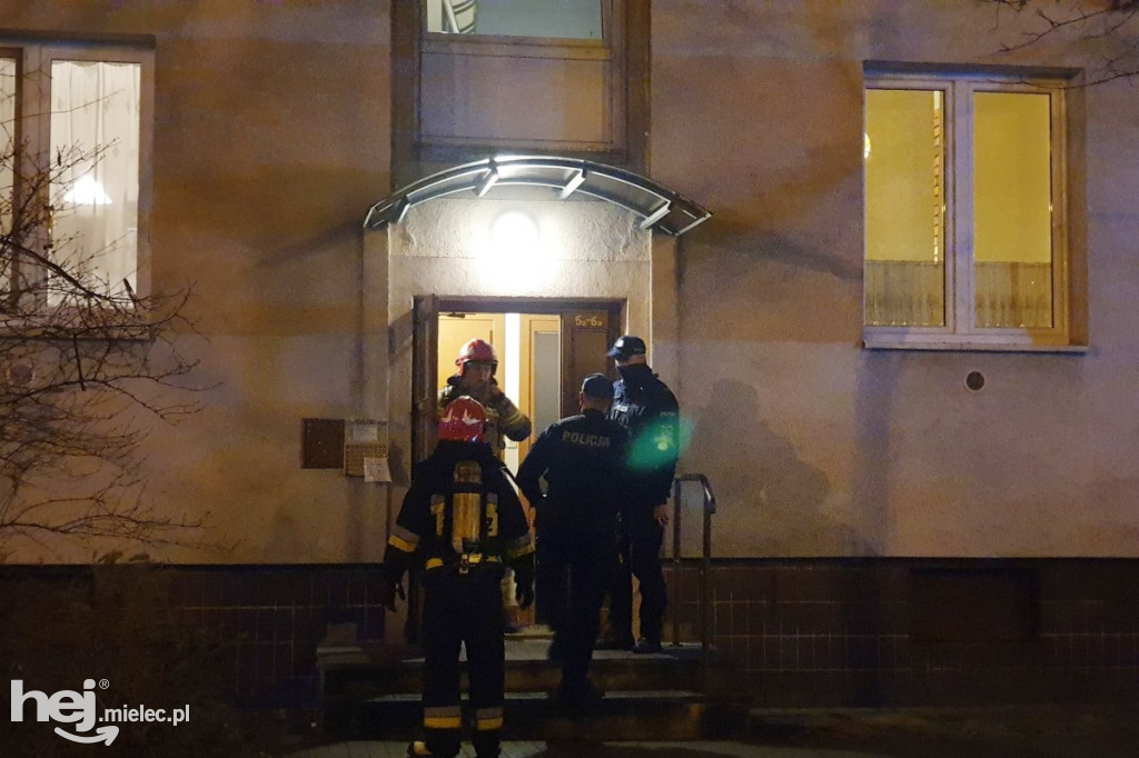 Interwencja straży pożarnej w bloku przy ul. Fredry