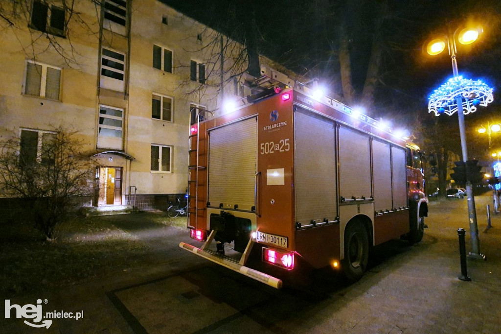 Interwencja straży pożarnej w bloku przy ul. Fredry