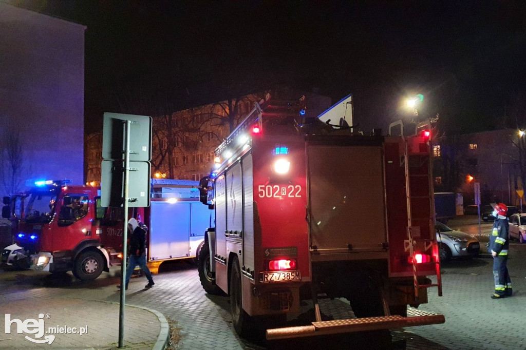 Interwencja straży pożarnej w bloku przy ul. Fredry