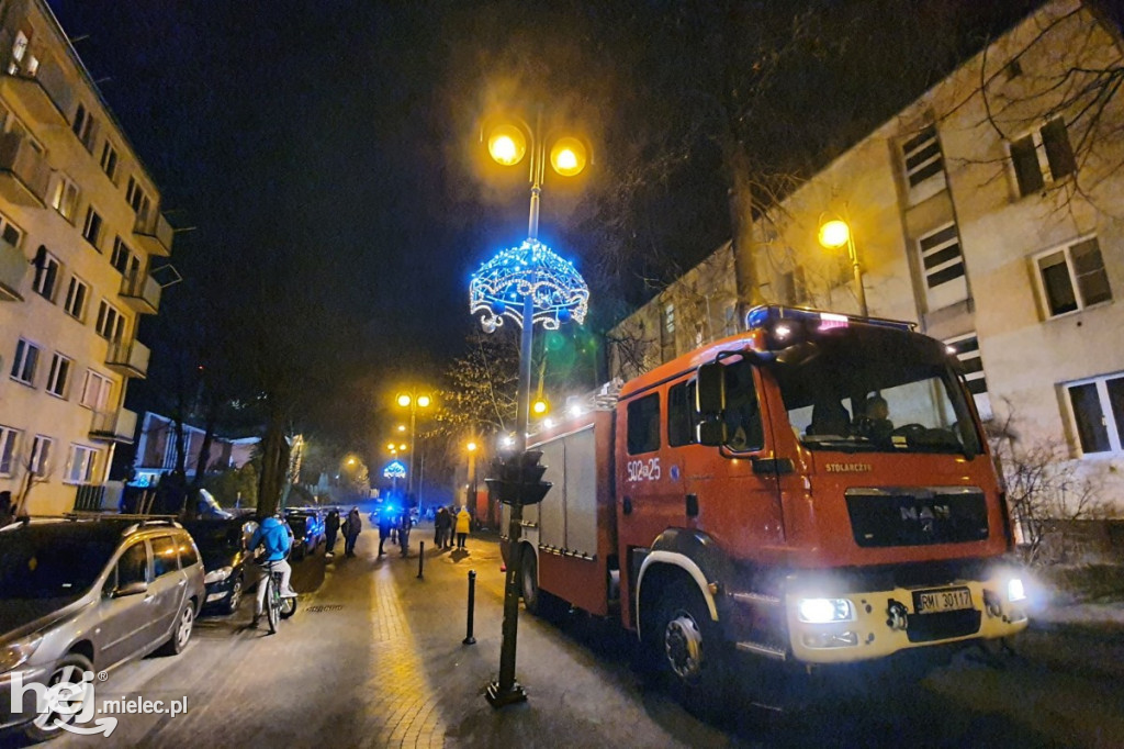 Interwencja straży pożarnej w bloku przy ul. Fredry
