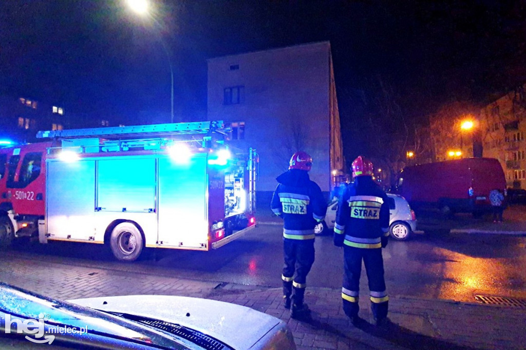 Interwencja straży pożarnej w bloku przy ul. Fredry