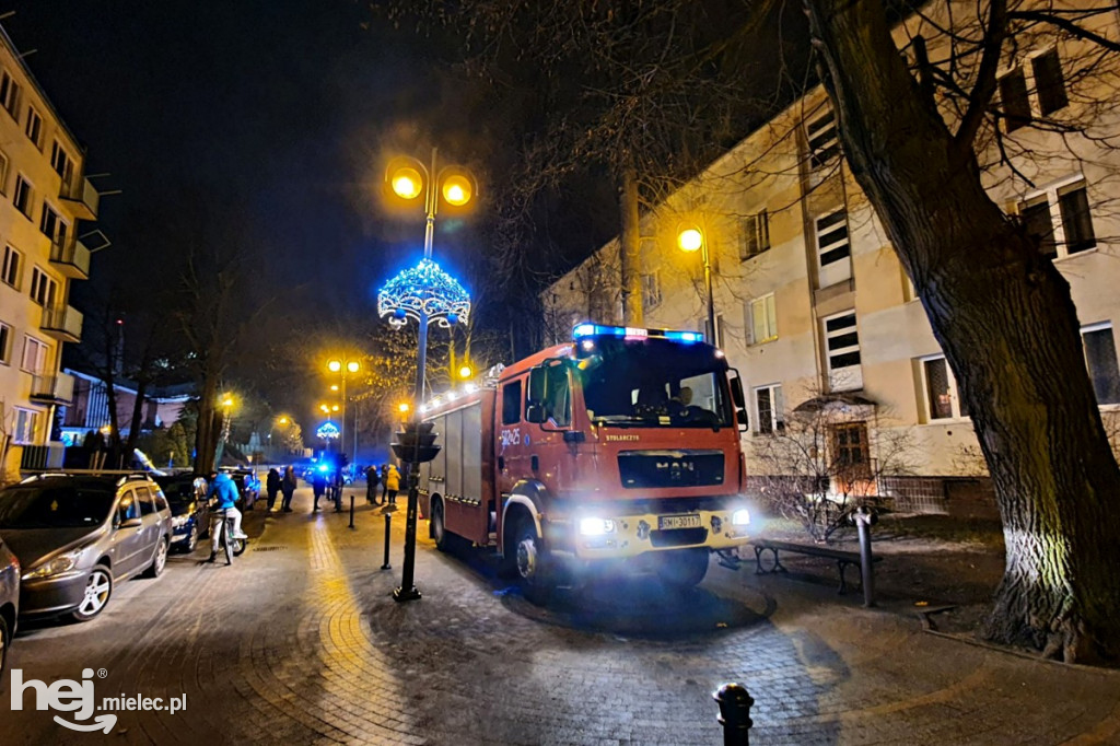 Interwencja straży pożarnej w bloku przy ul. Fredry
