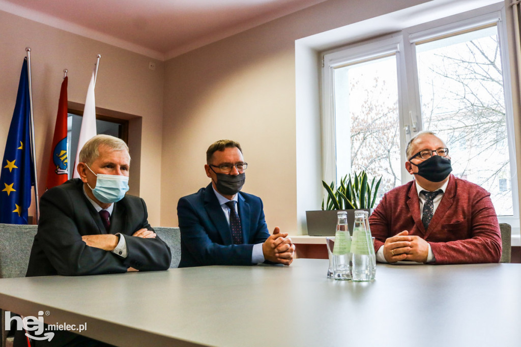 Podpisanie umowy na dopłaty do transportu publicznego