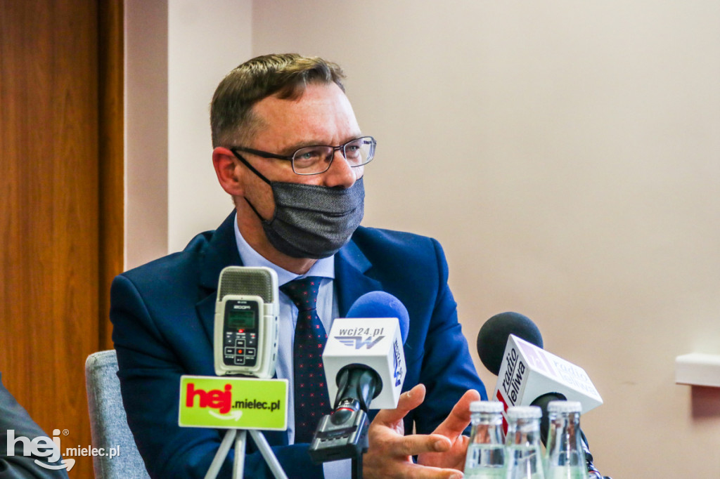 Podpisanie umowy na dopłaty do transportu publicznego