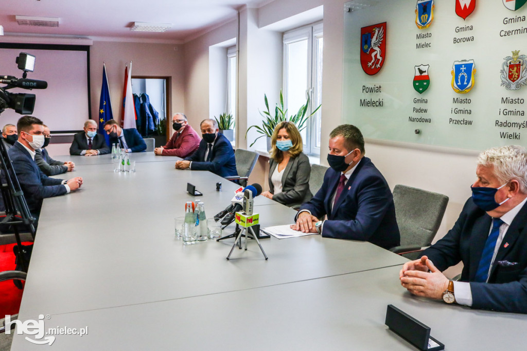 Podpisanie umowy na dopłaty do transportu publicznego