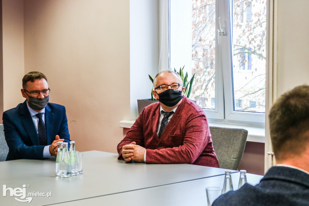 Podpisanie umowy na dopłaty do transportu publicznego