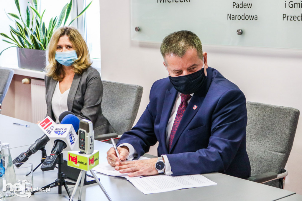 Podpisanie umowy na dopłaty do transportu publicznego