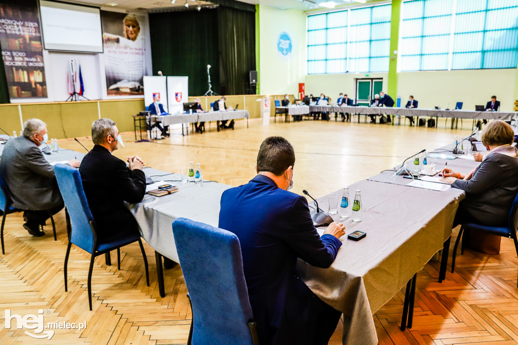 Budżetowa sesja Rady Powiatu Mieleckiego w ZST