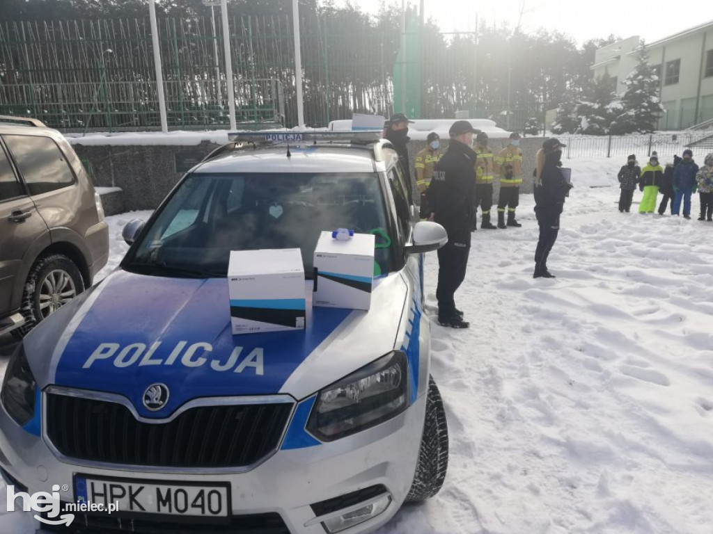 Spotkanie funkcjonariuszy z miłośnikami zimowych zabaw