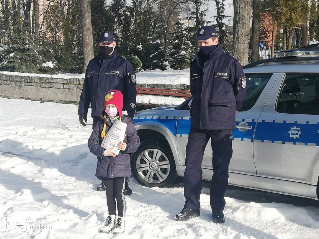 Spotkanie funkcjonariuszy z miłośnikami zimowych zabaw