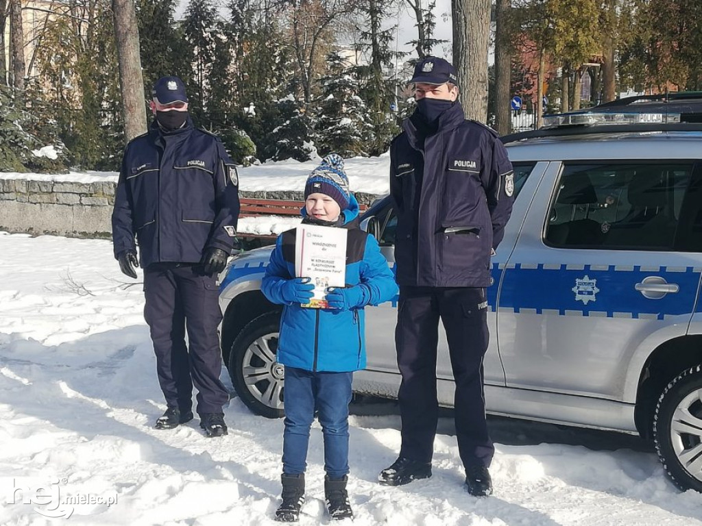 Spotkanie funkcjonariuszy z miłośnikami zimowych zabaw
