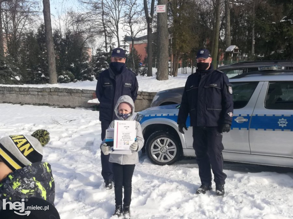 Spotkanie funkcjonariuszy z miłośnikami zimowych zabaw