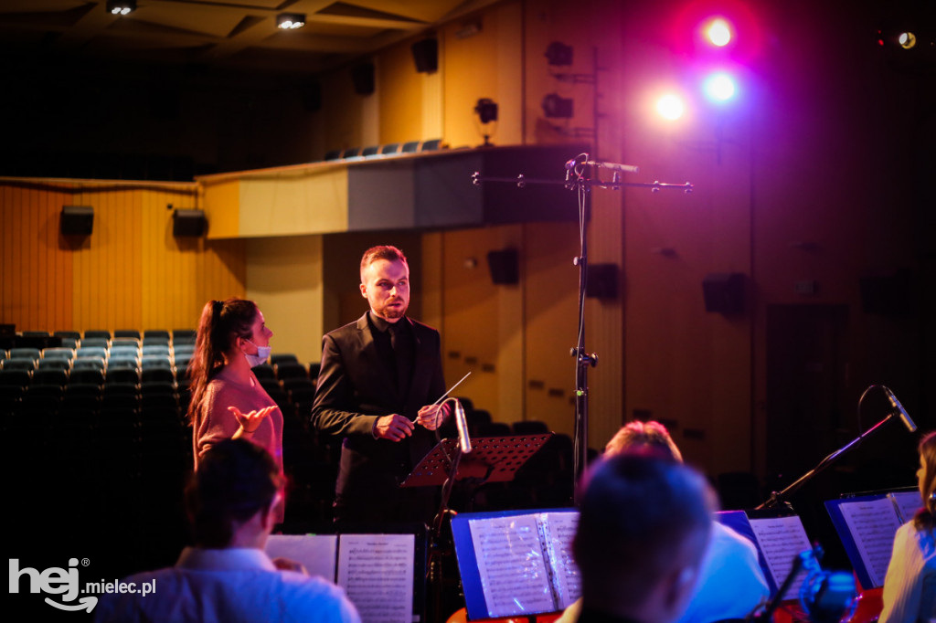 Walentynkowy koncert Mieleckiej Orkiestry Dętej