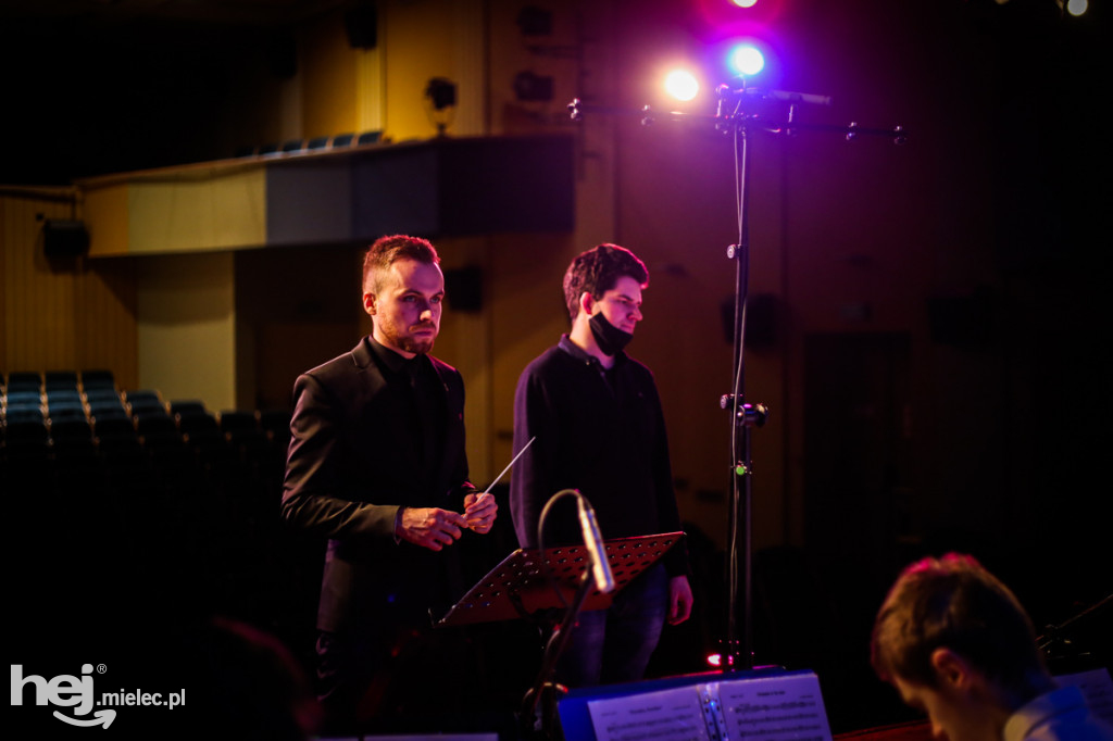 Walentynkowy koncert Mieleckiej Orkiestry Dętej