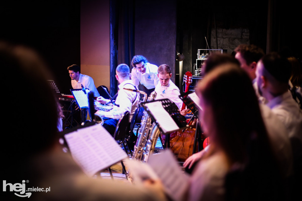 Walentynkowy koncert Mieleckiej Orkiestry Dętej