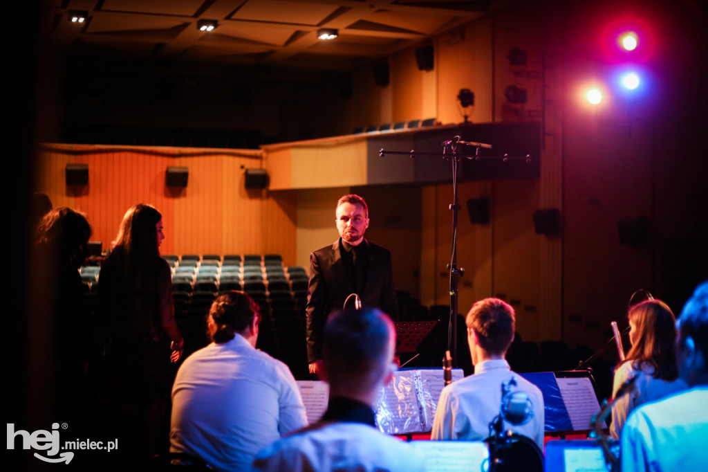 Walentynkowy koncert Mieleckiej Orkiestry Dętej