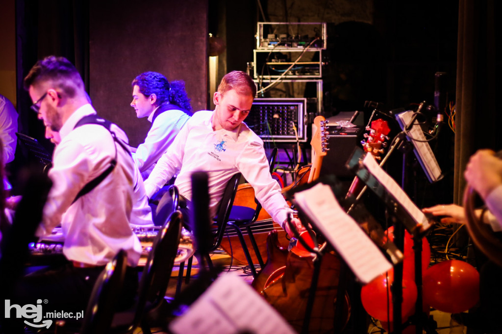 Walentynkowy koncert Mieleckiej Orkiestry Dętej
