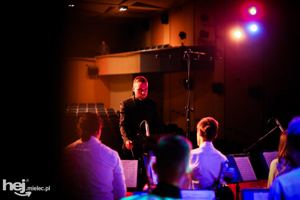 Walentynkowy koncert Mieleckiej Orkiestry Dętej