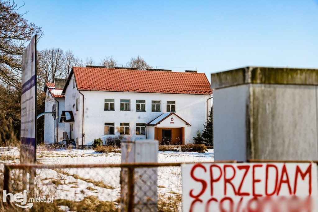 Opuszczona szkoła w Wylowie