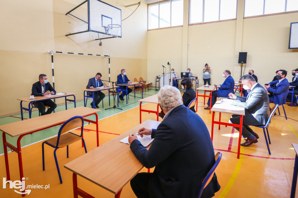 Debata na temat przejazdu kolejowego w Tuszowie Narodowym