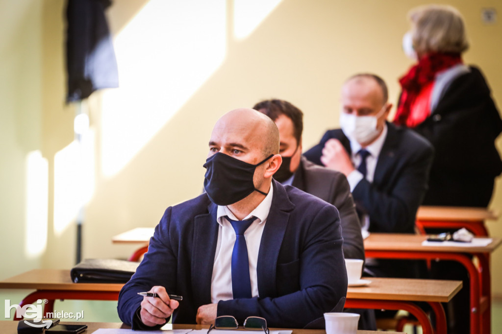 Debata na temat przejazdu kolejowego w Tuszowie Narodowym