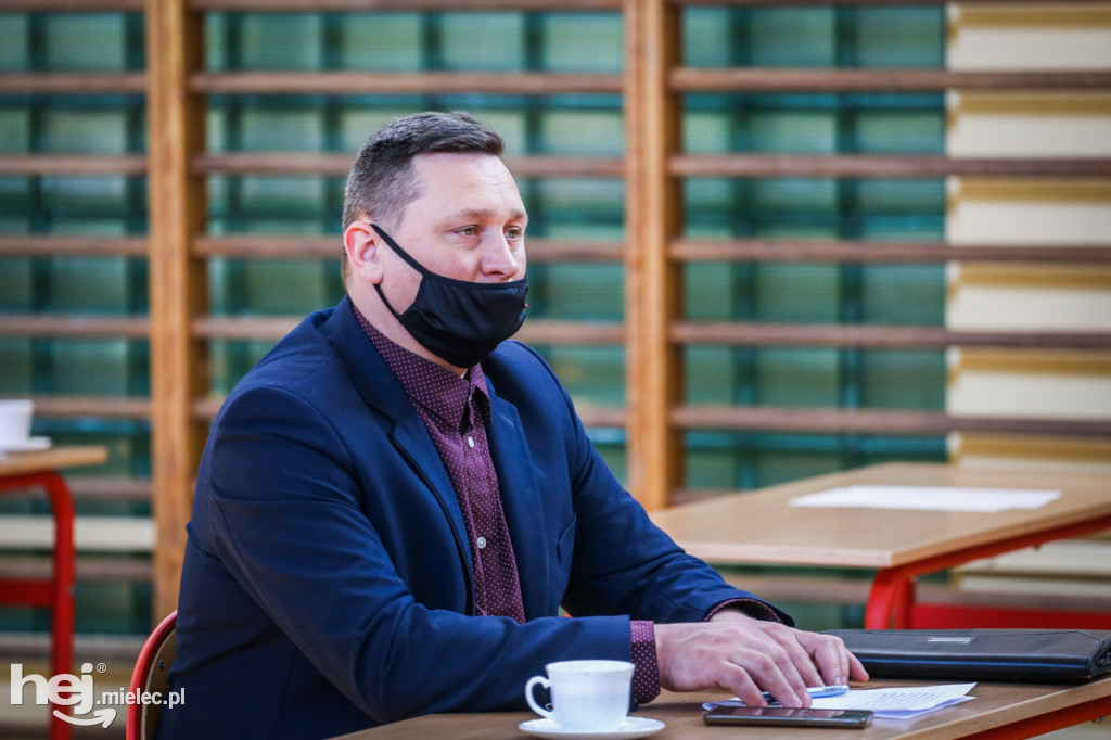 Debata na temat przejazdu kolejowego w Tuszowie Narodowym