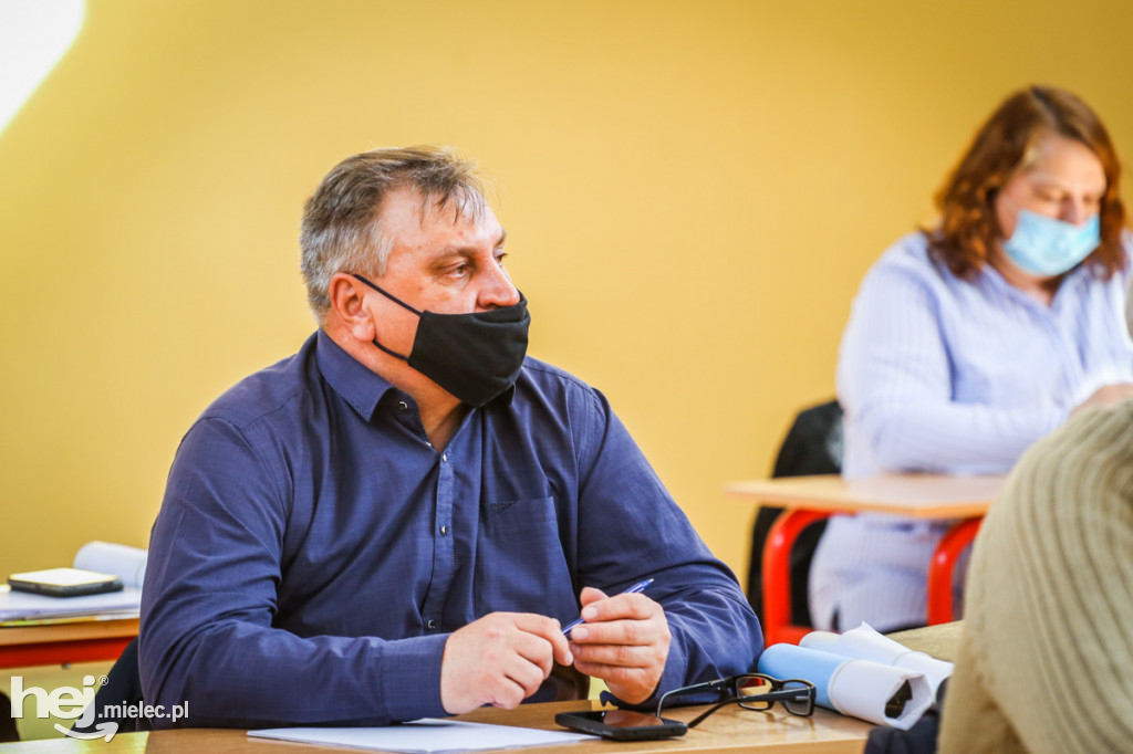 Debata na temat przejazdu kolejowego w Tuszowie Narodowym