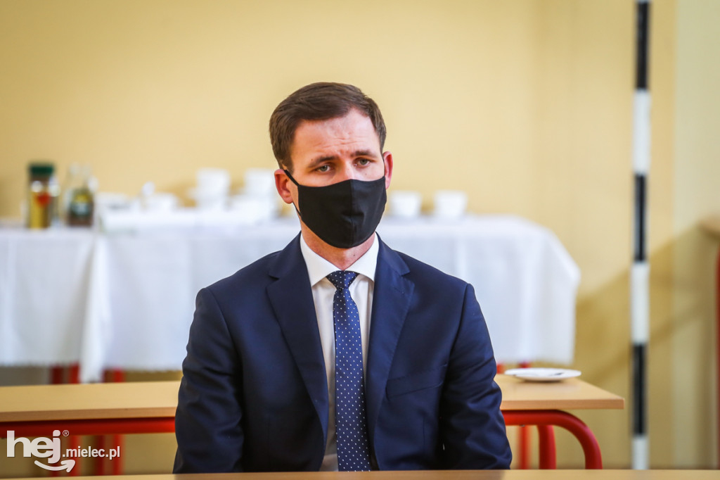 Debata na temat przejazdu kolejowego w Tuszowie Narodowym