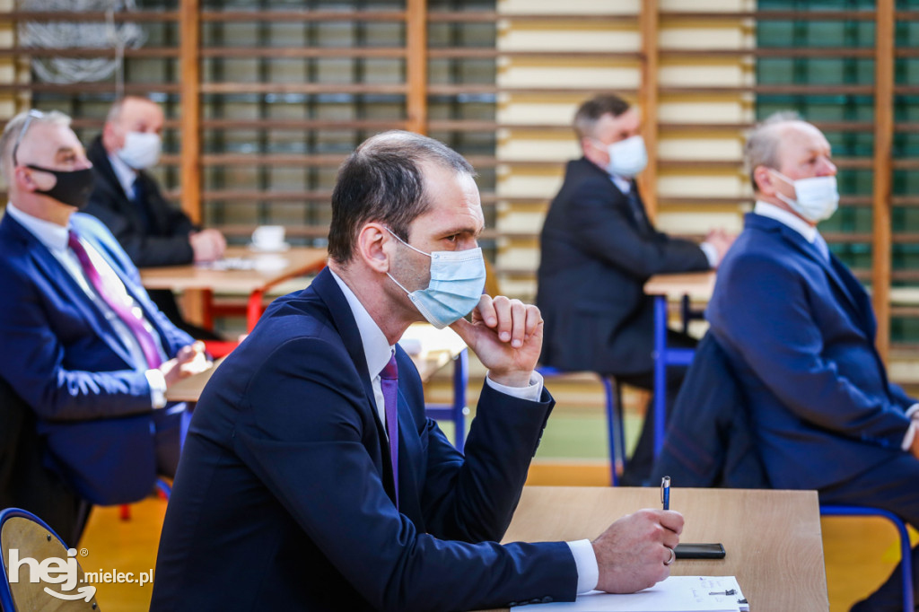 Debata na temat przejazdu kolejowego w Tuszowie Narodowym