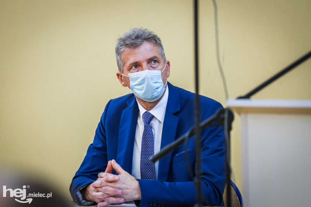 Debata na temat przejazdu kolejowego w Tuszowie Narodowym