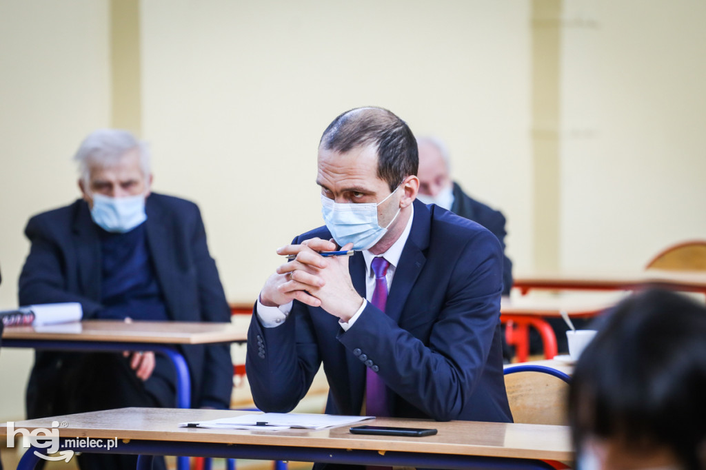 Debata na temat przejazdu kolejowego w Tuszowie Narodowym