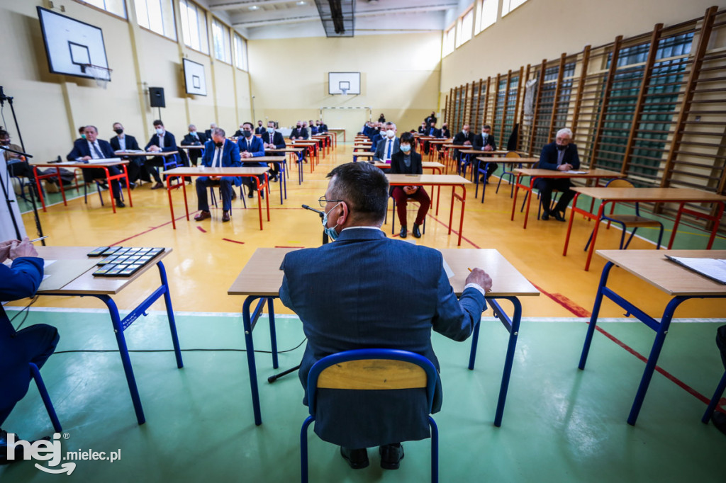 Debata na temat przejazdu kolejowego w Tuszowie Narodowym