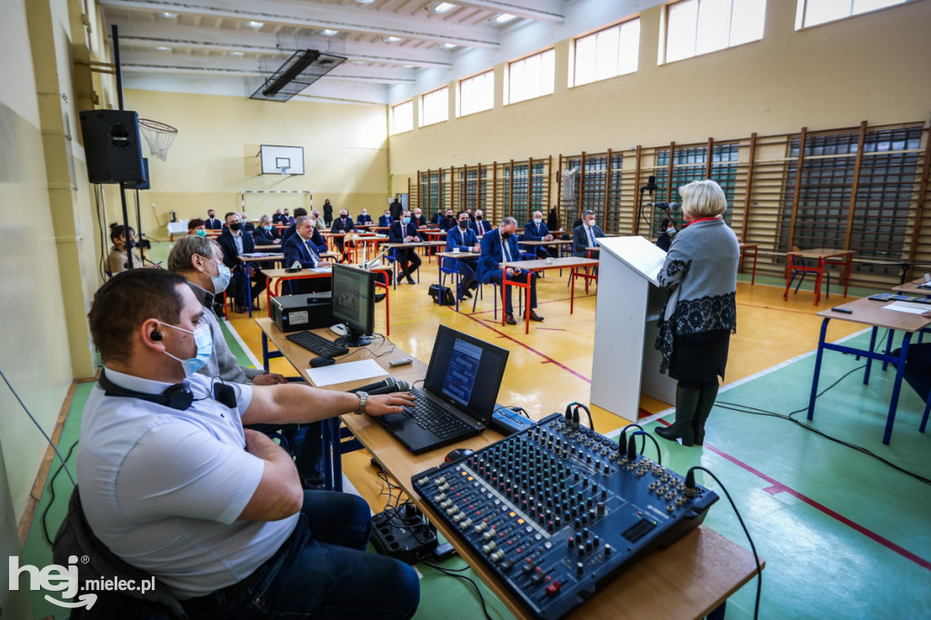 Debata na temat przejazdu kolejowego w Tuszowie Narodowym
