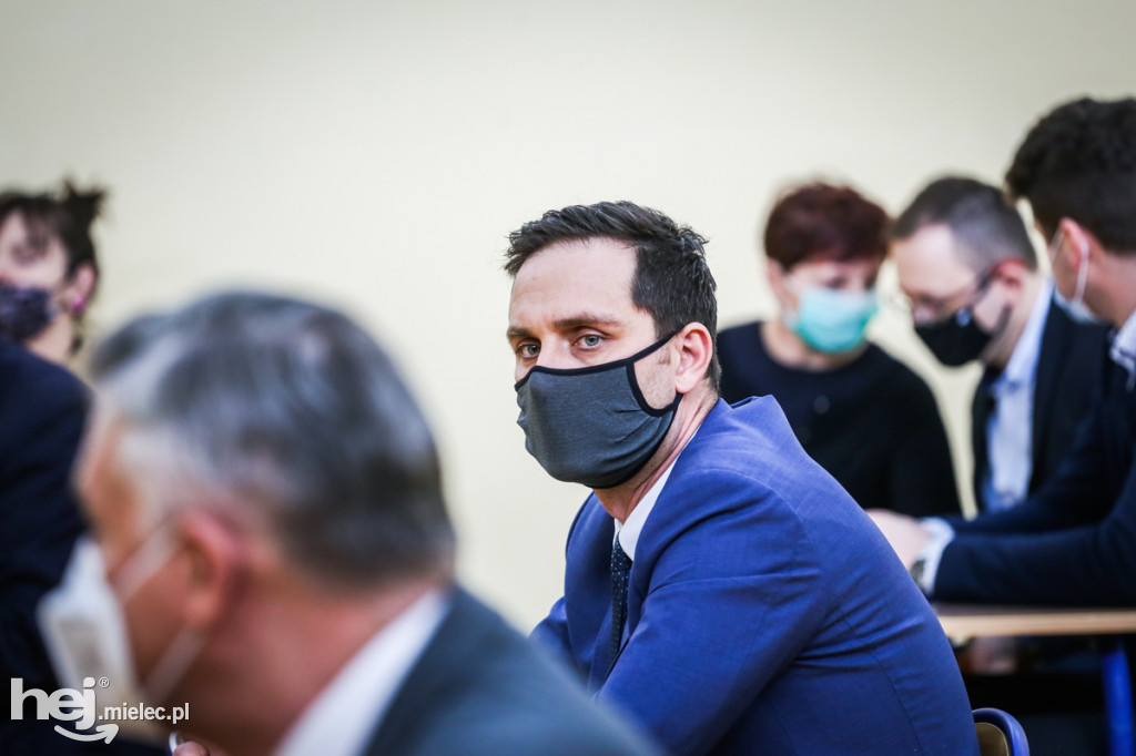 Debata na temat przejazdu kolejowego w Tuszowie Narodowym