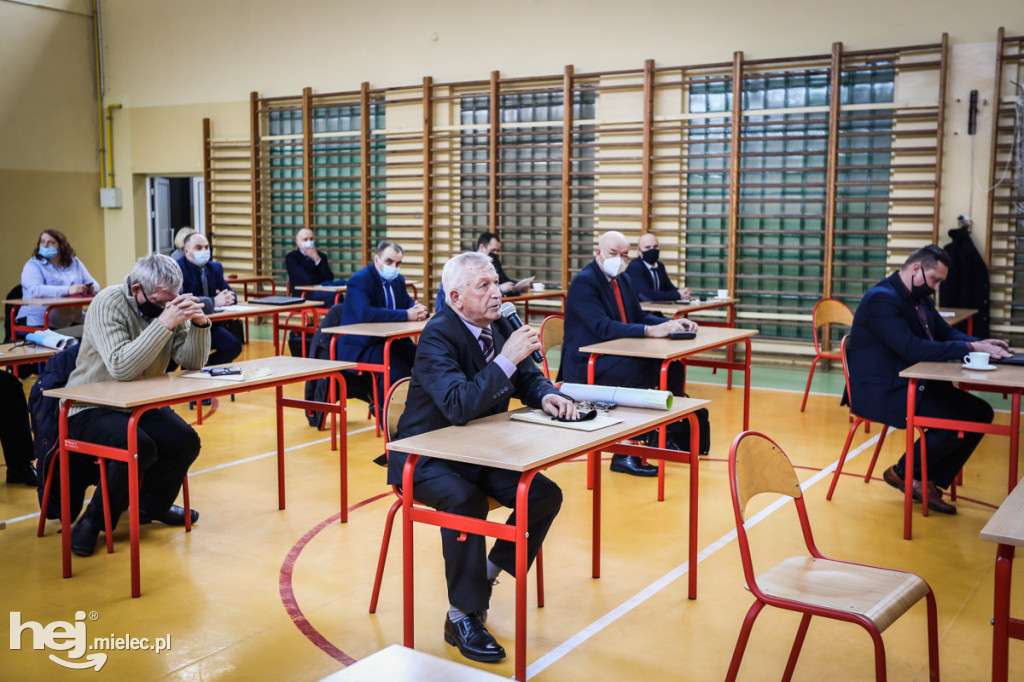 Debata na temat przejazdu kolejowego w Tuszowie Narodowym