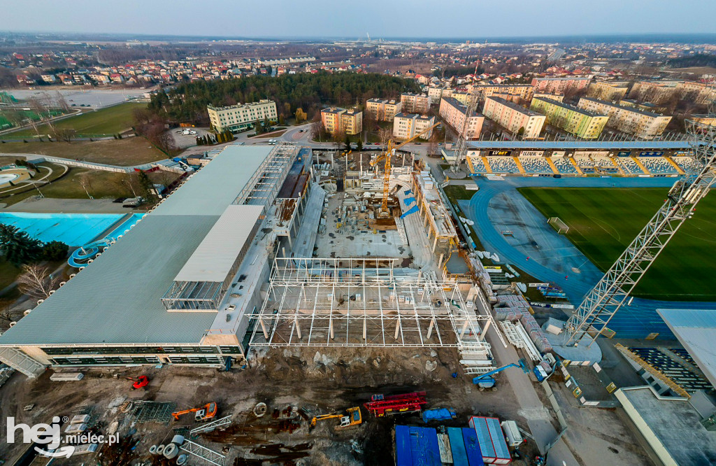 Sprawdziliśmy postępy na budowie hali sportowej