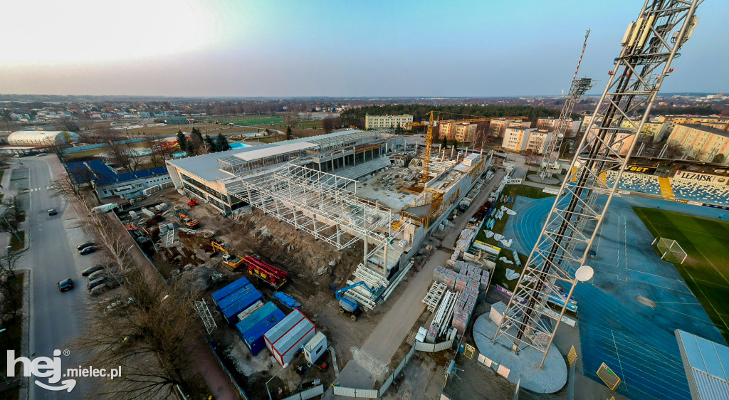 Sprawdziliśmy postępy na budowie hali sportowej